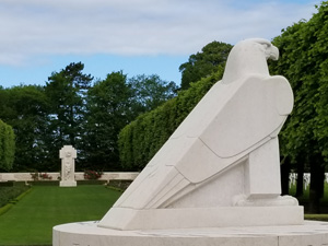 Sculpture of American Eagle photo