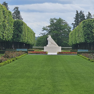 Sculpture of American Eagle photo